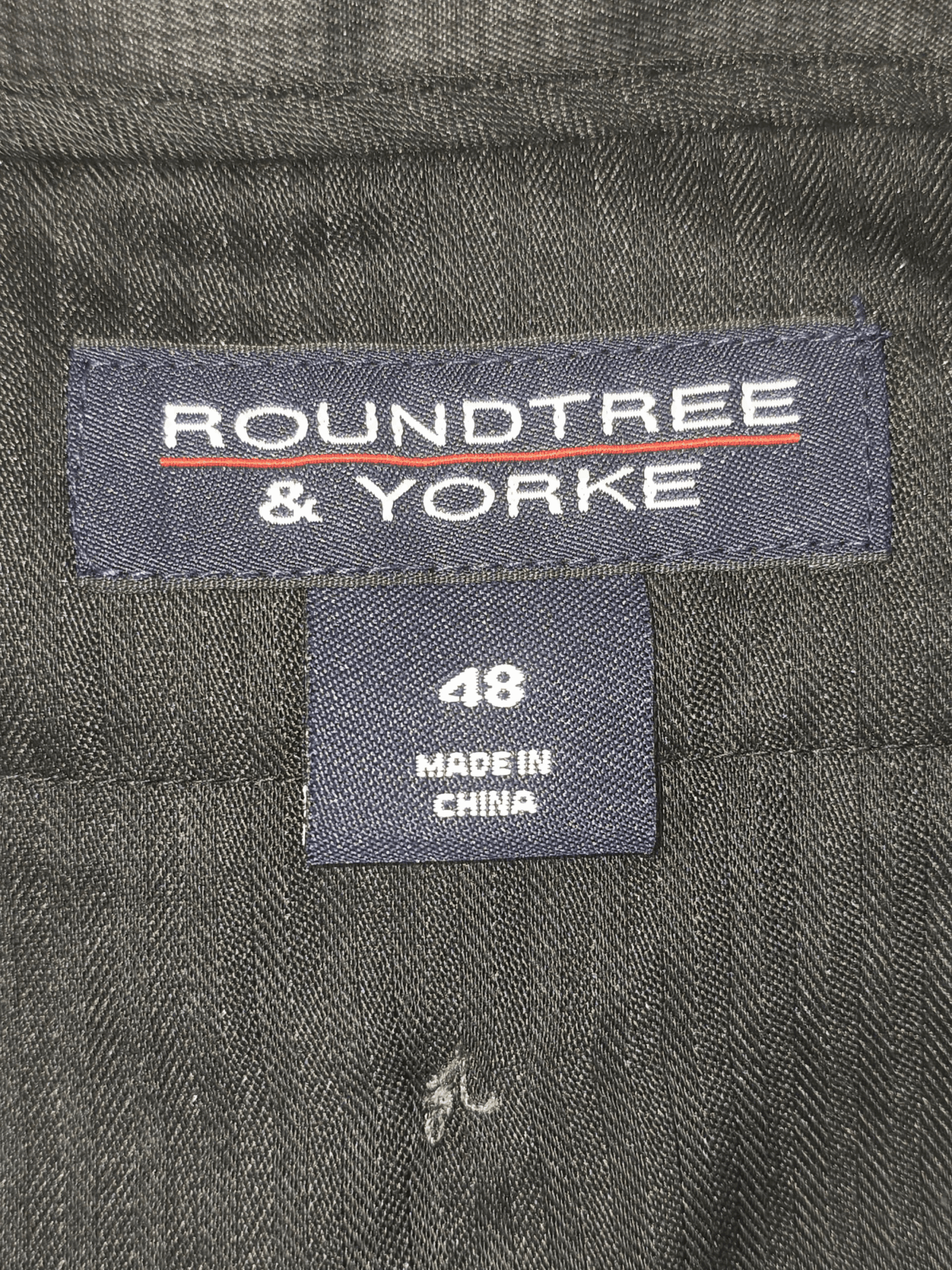 Clothing label showing brand Roundtree & Yorke, size 48, made in China.