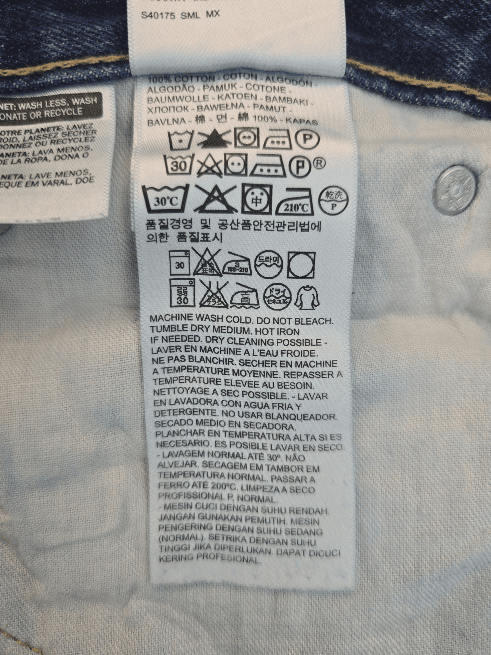 Garment care tag for Levi’s 511 men’s blue straight leg jeans showing washing and drying directions.