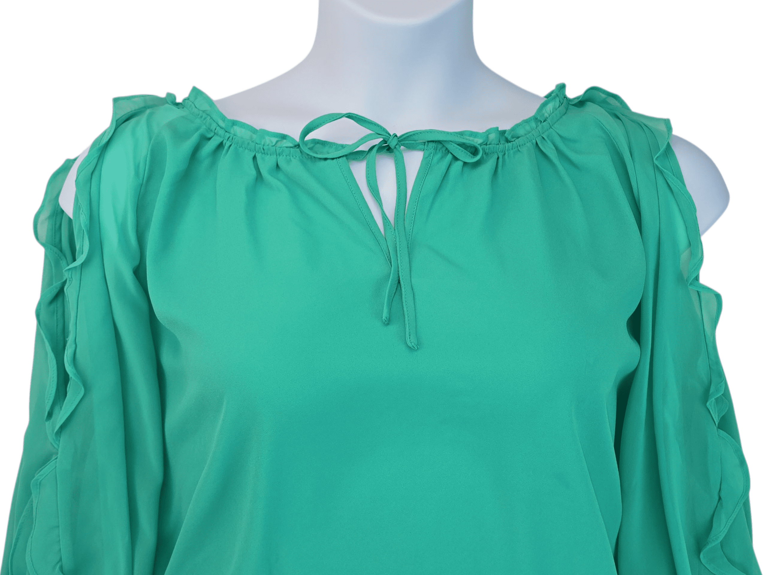 Close-up of neckline, gold detail, and shoulder cutouts on Cato green cold shoulder blouse women’s size 22/24W