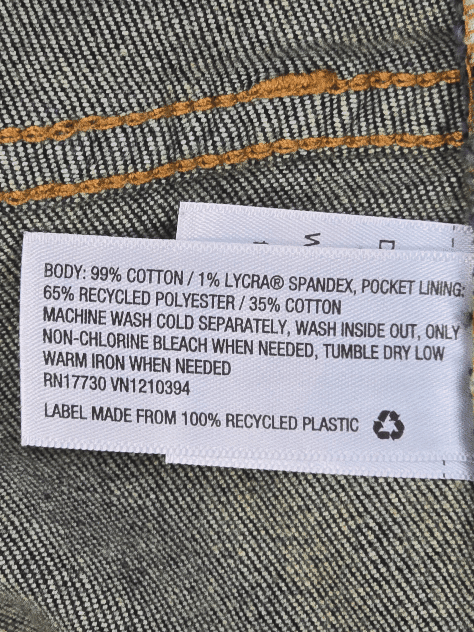 Fabric content tag from Universal Thread blue kick boot crop jeans women’s plus size 18/34