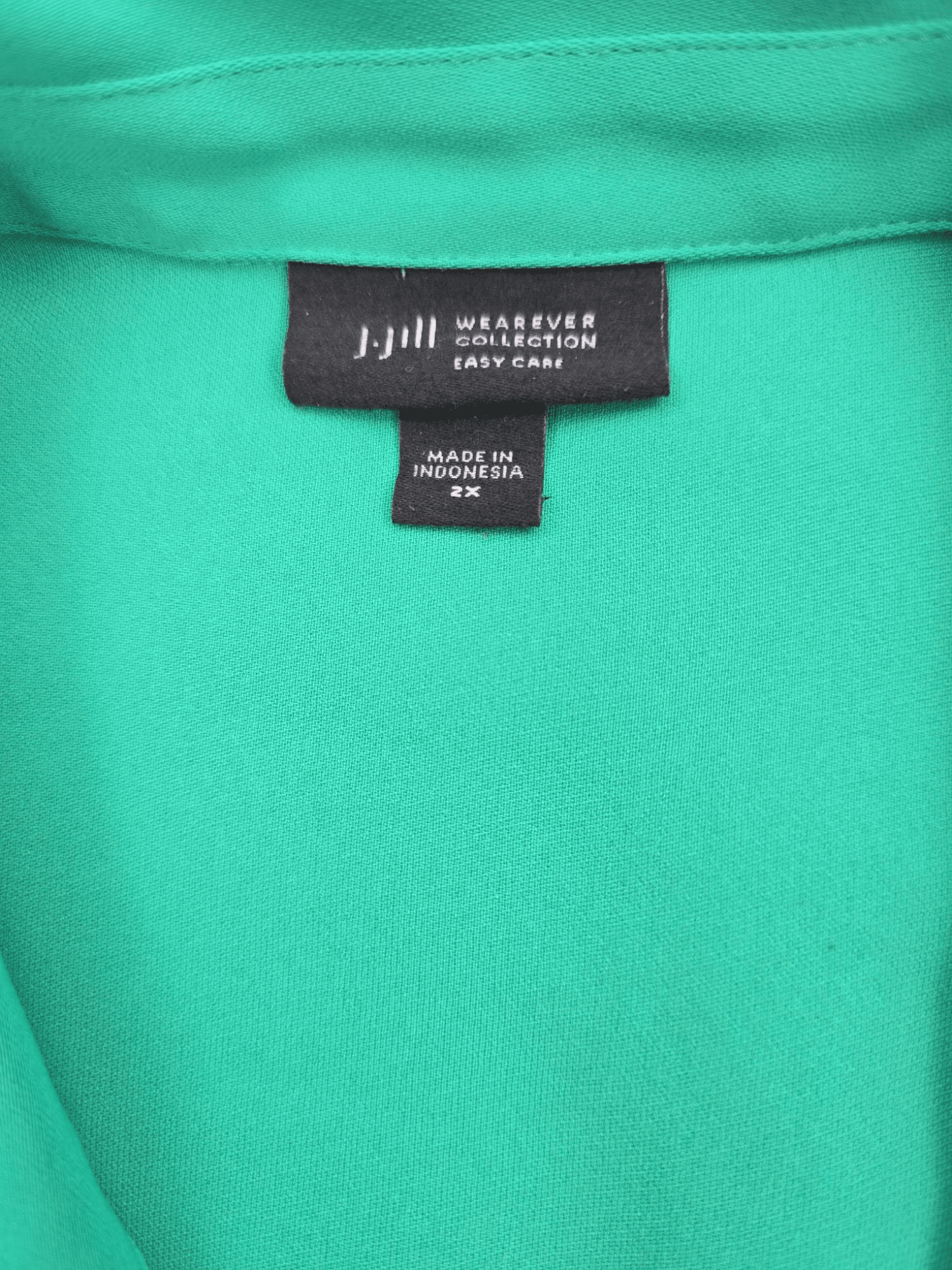 J. Jill Wearever Collection brand and size tag on green pullover top in women’s size 2X.