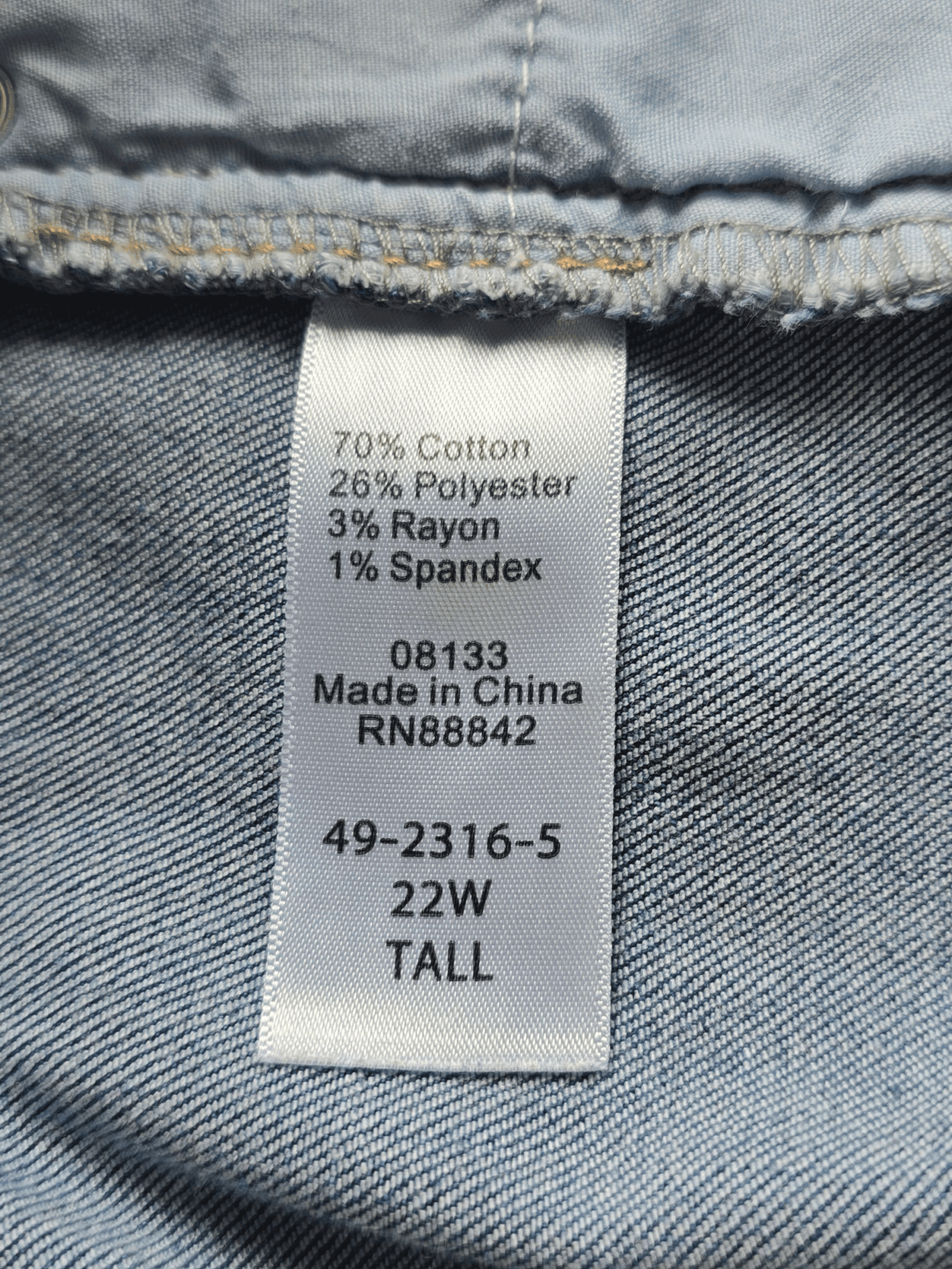 Clothing label showing fabric composition and size details.