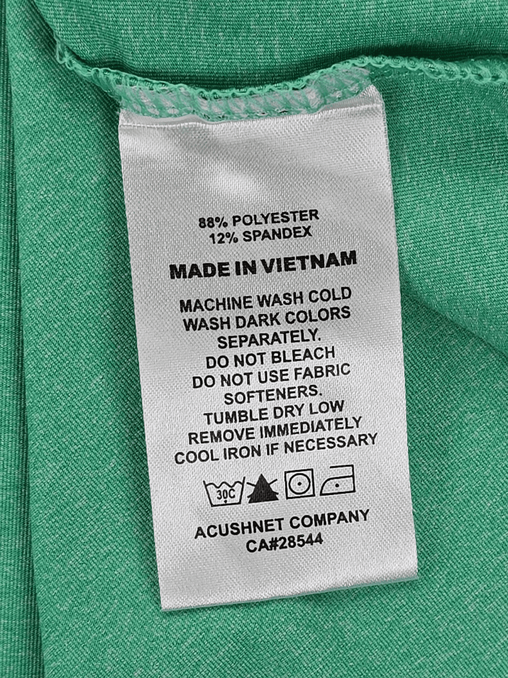 Clothing care label with fabric and washing instructions.