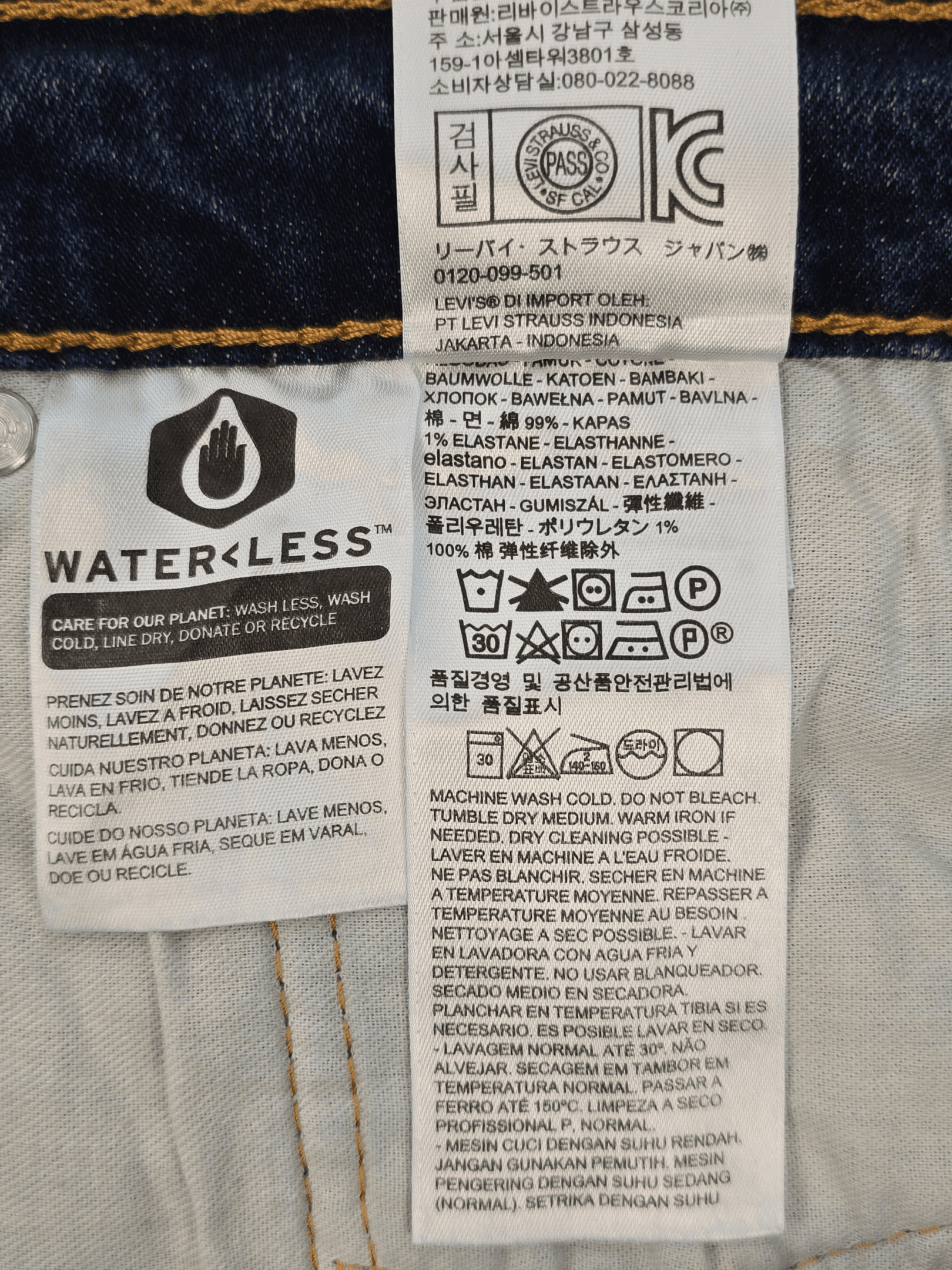 Close-up of material content and garment care tag on Levi’s men’s size 40x32 505 Classic Fit Stretch Jeans