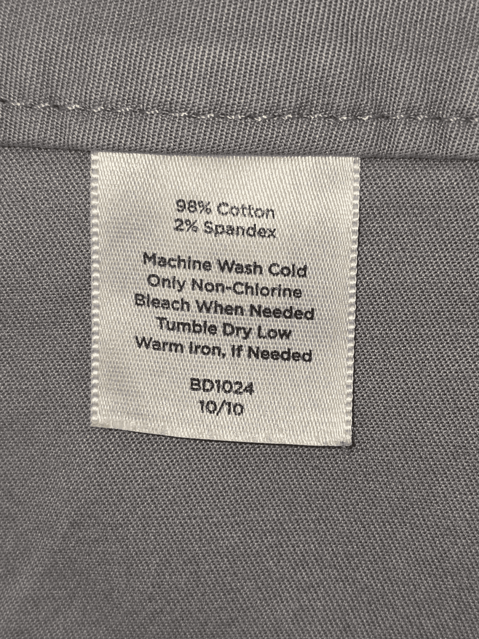 Clothing care label with washing and drying instructions.
