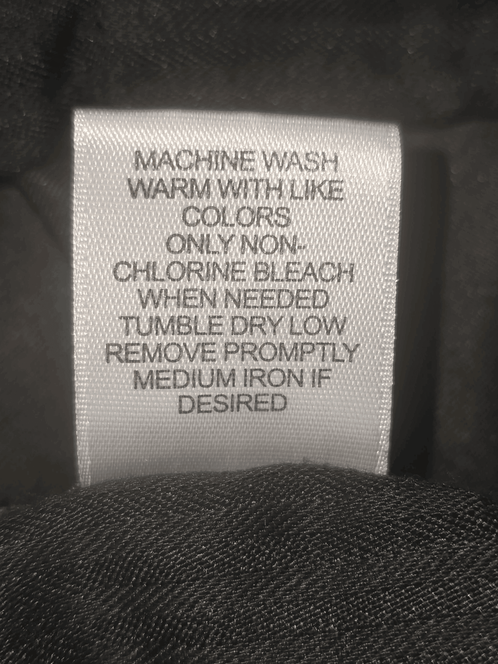 Clothing care label with washing and drying instructions.