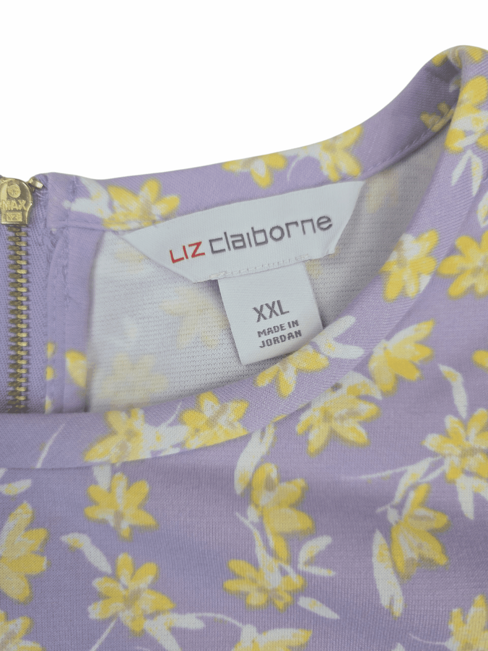 Close-up of Liz Claiborne brand and 2X size tag on women’s short sleeve top