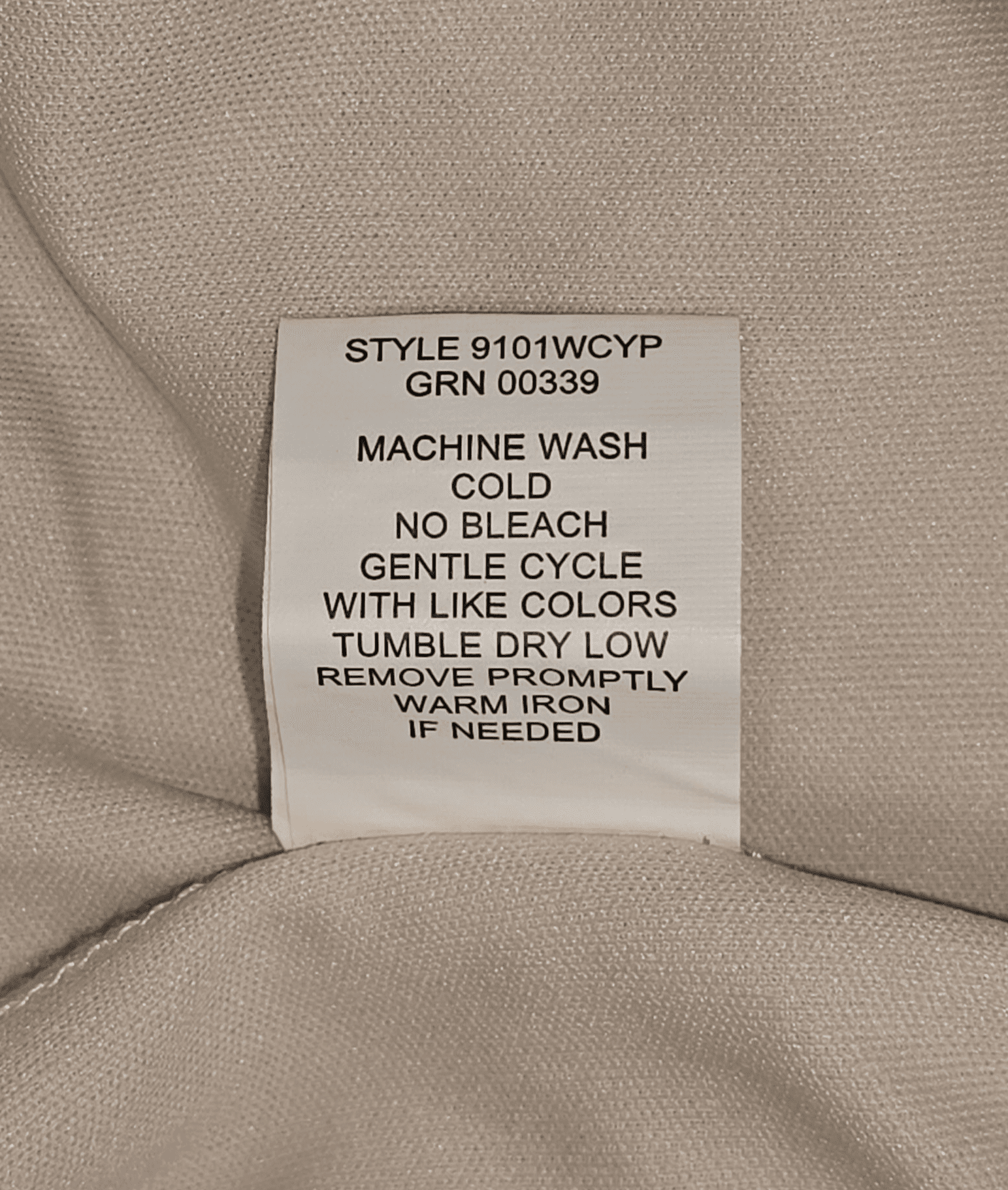 Close-up of material content and garment care tag on Sarah Michelle Woman women’s size 1X floral chiffon pullover top