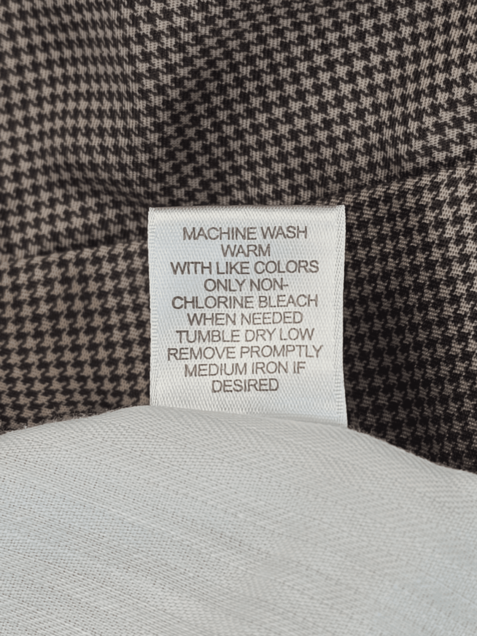Roundtree & Yorke brown and khaki pleated shorts care instructions label