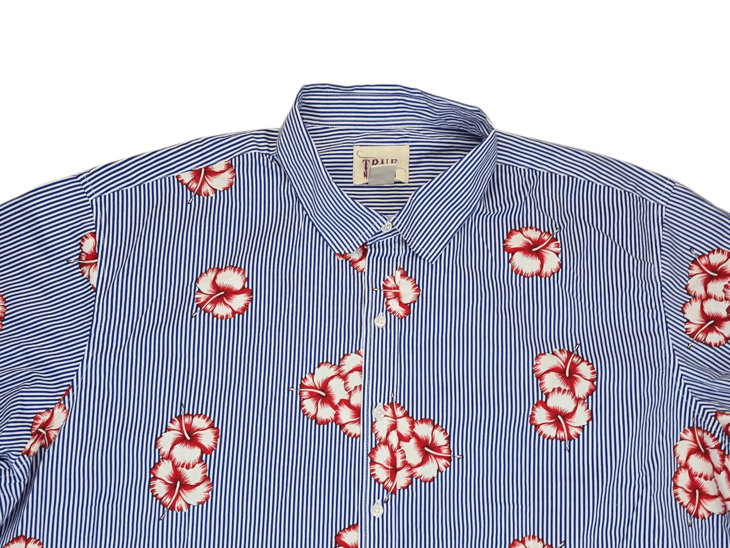 Close-up of collar, buttons, and hibiscus stripe pattern on True Nation blue and white button-up shirt men’s size 3XL