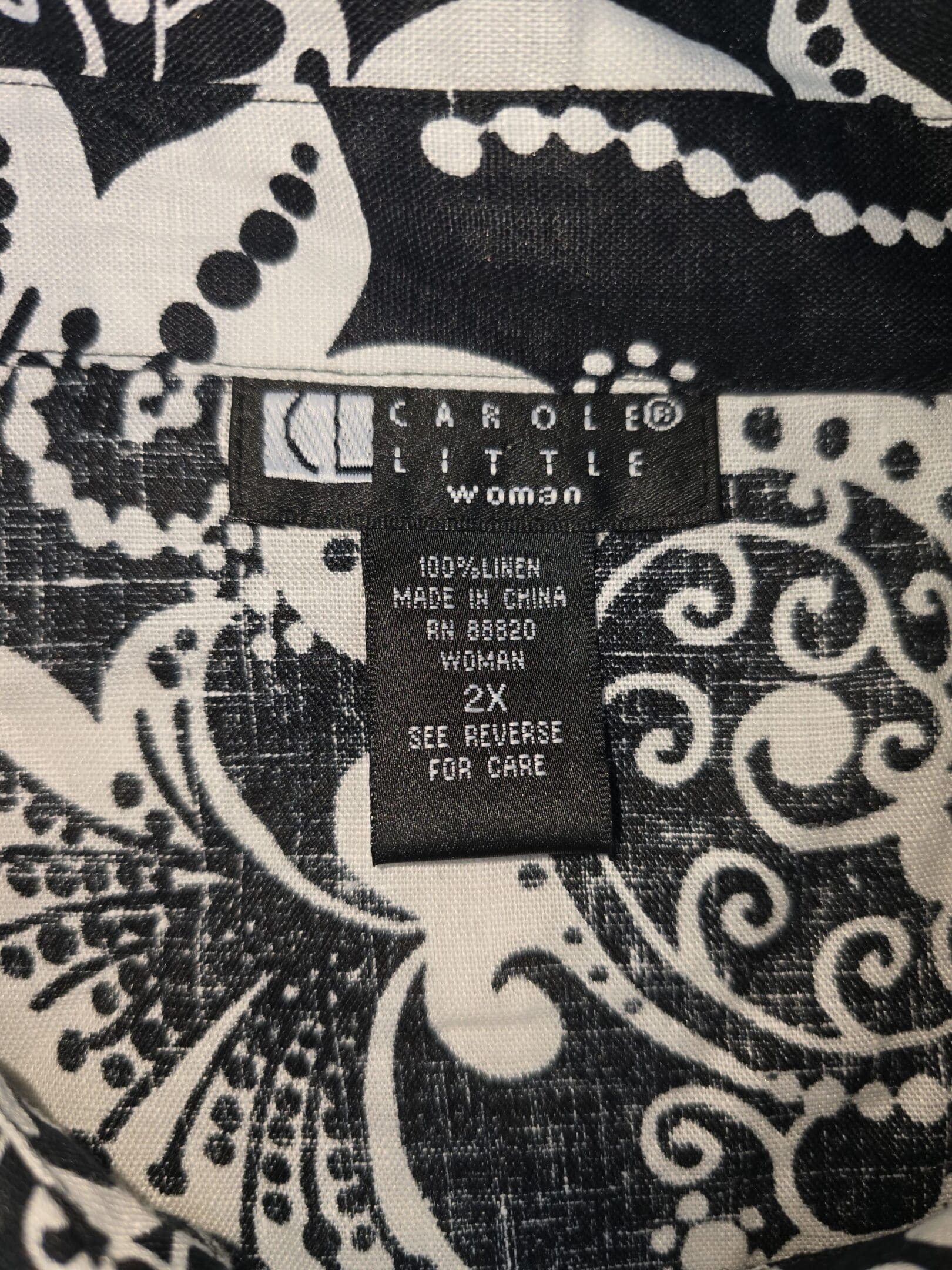 Carole Little Woman 2X brand and size tag on linen blouse