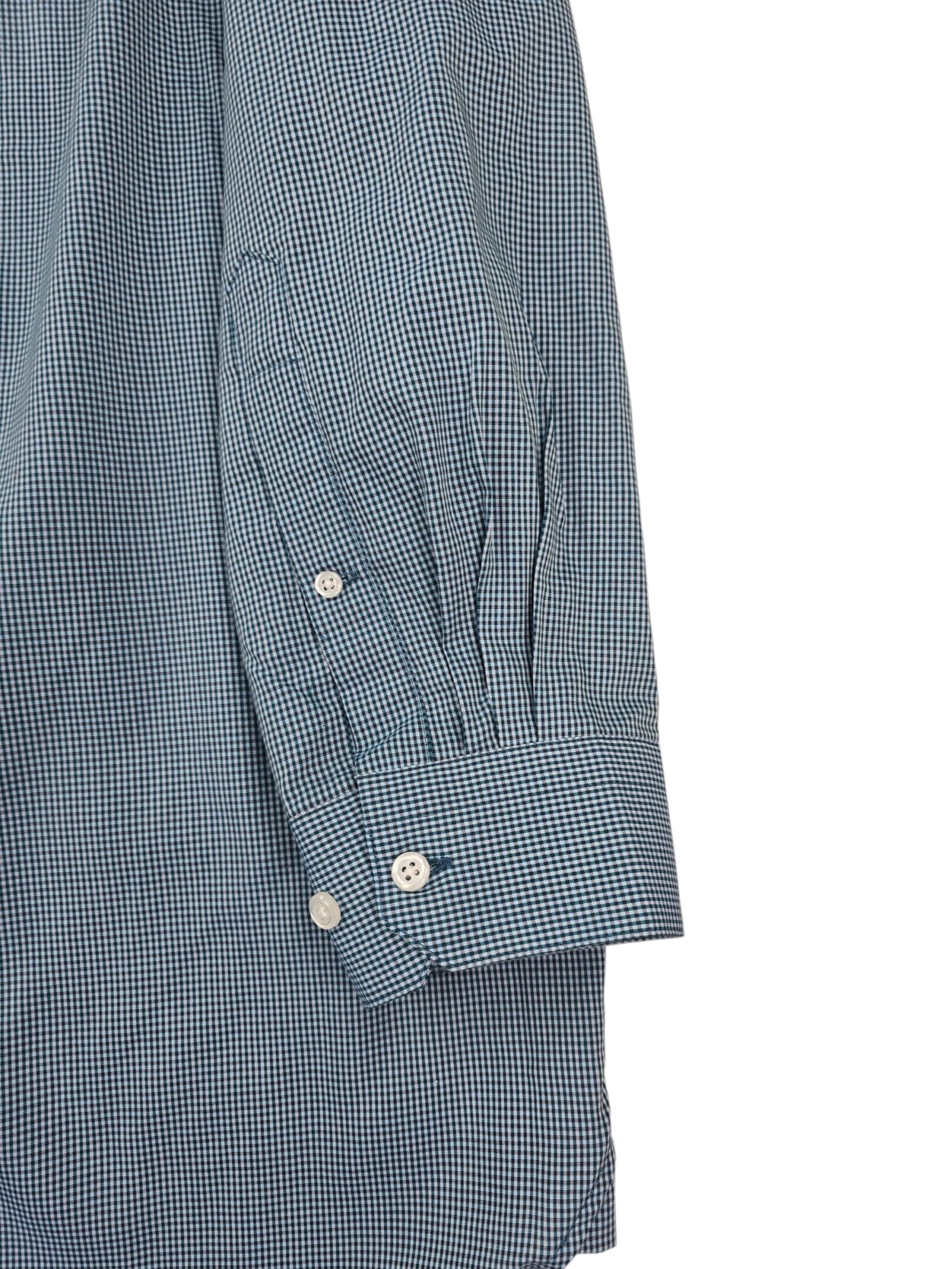 Oak Hill Premium shirt sleeve button cuff detail