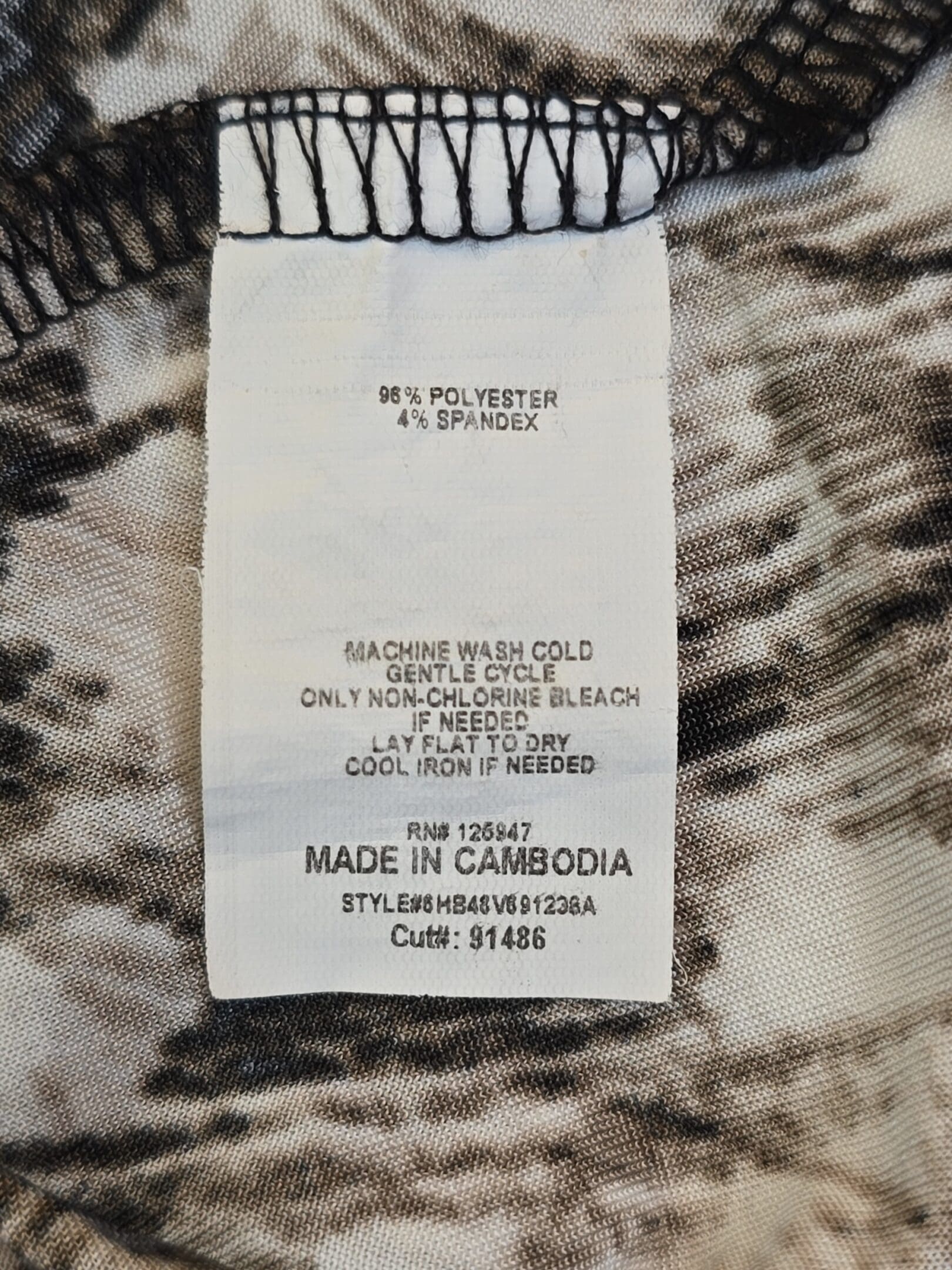 Cocomo Woman polyester spandex care label