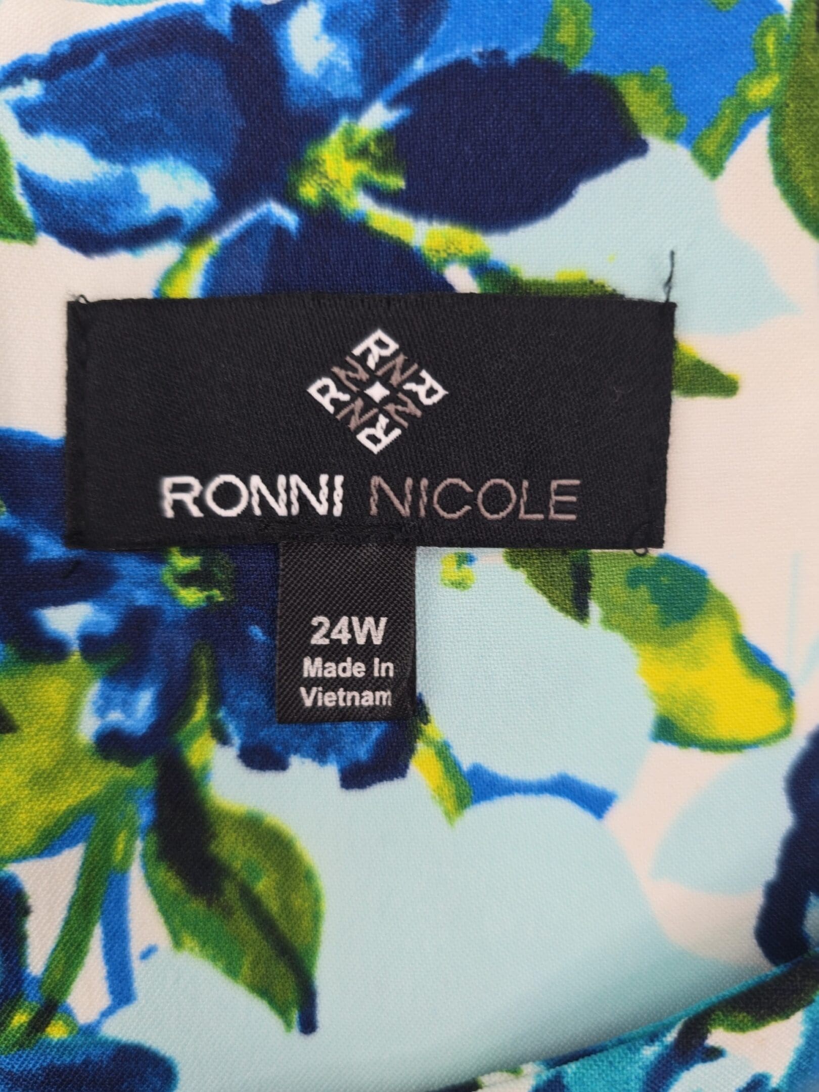 Ronni Nicole brand tag and size 24W label