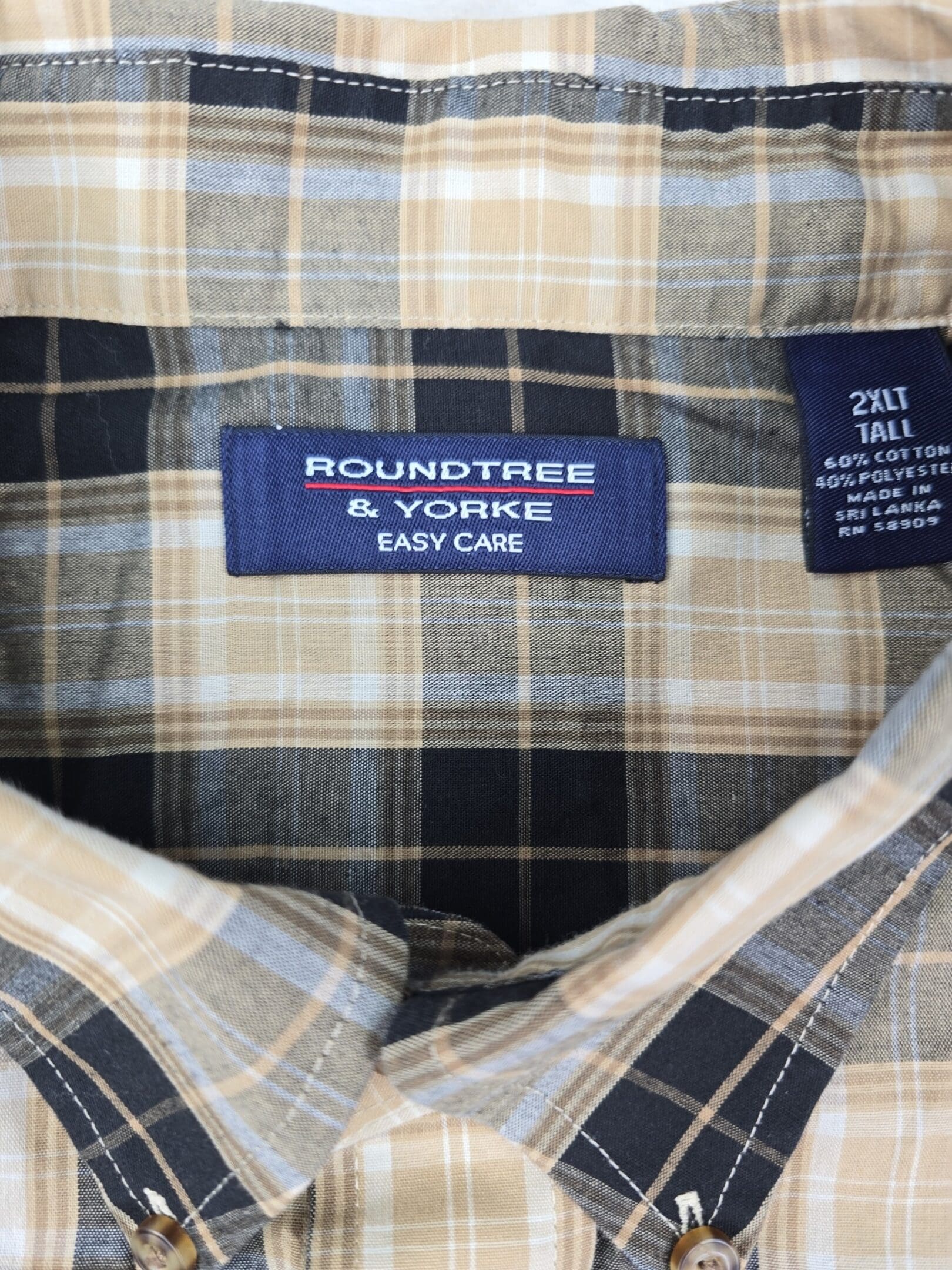 Roundtree & Yorke brand label easy care men’s plaid shirt 2XLT