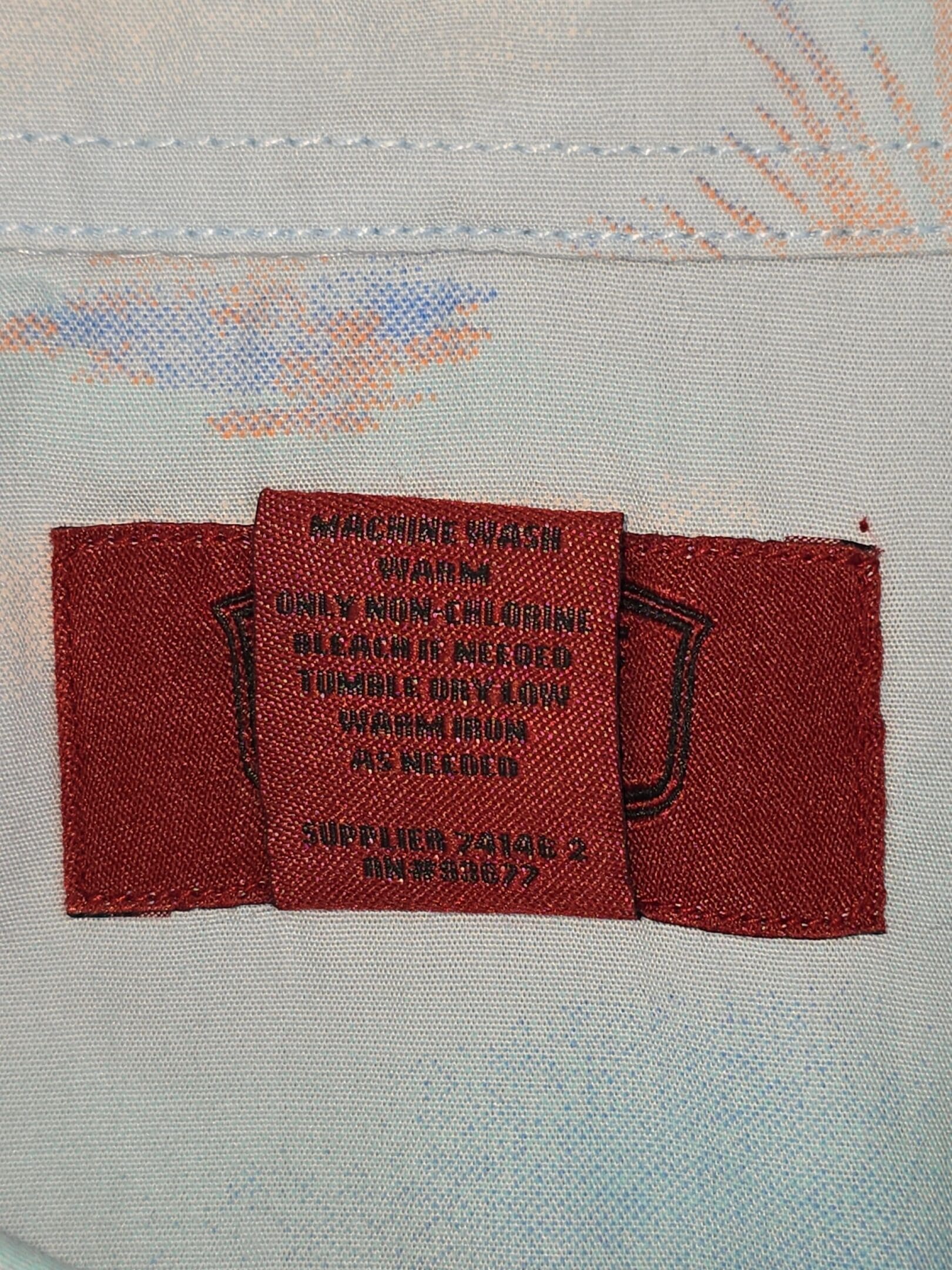 The Foundry men’s shirt care instructions tag