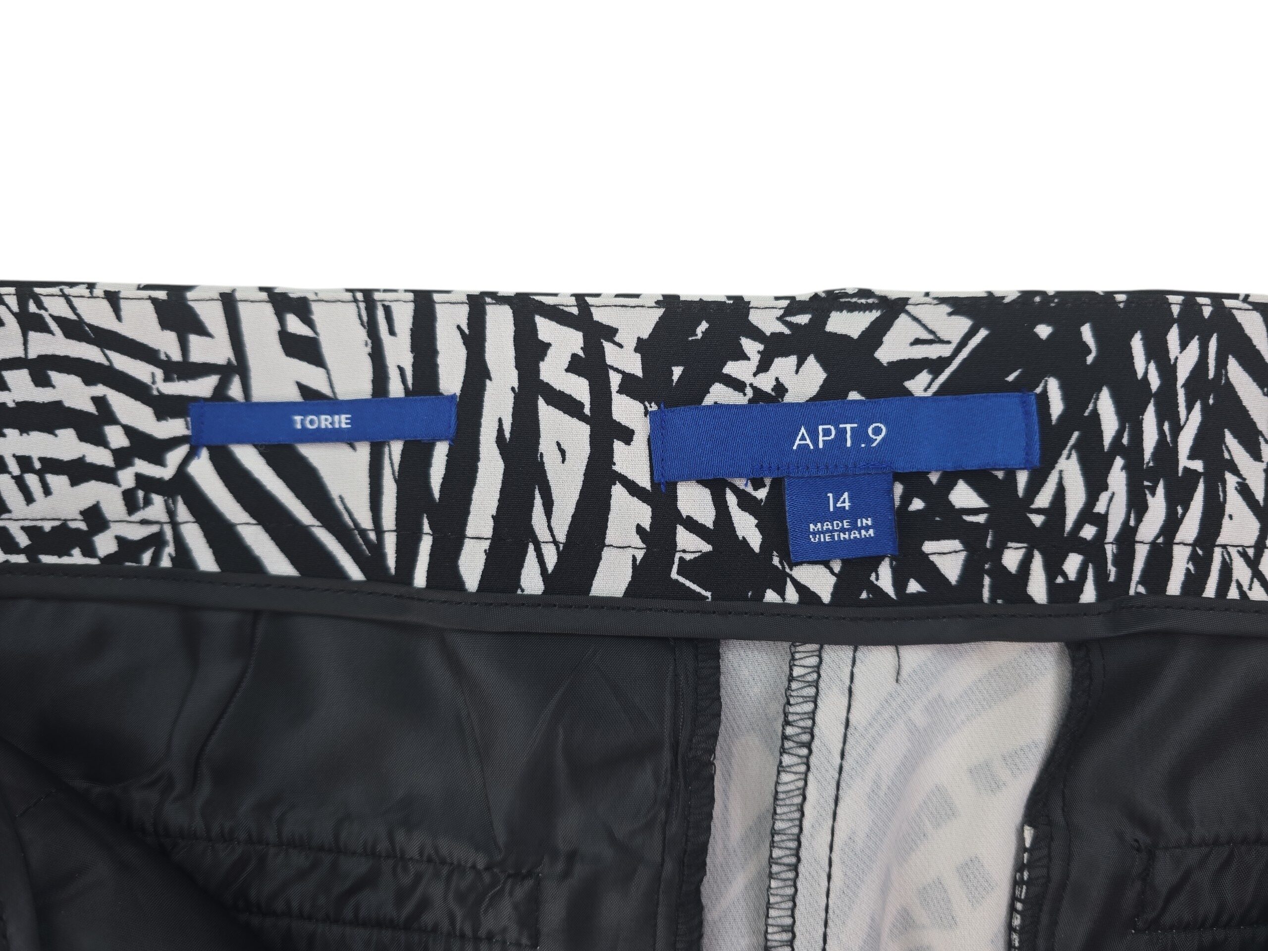 Apt 9 women's capri pants size 14 brand and size label